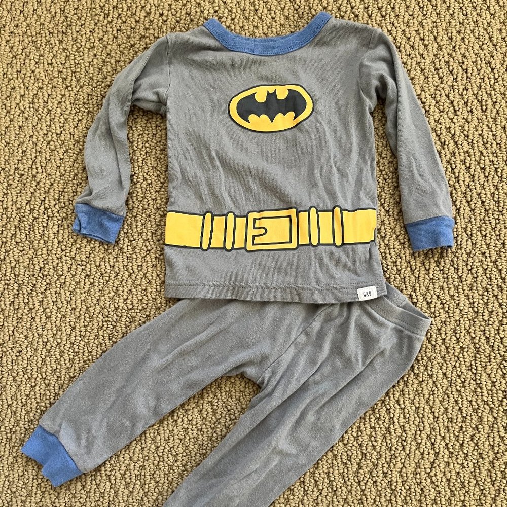 Baby GAP 18-24 month gray Batman 2 piece pajama set